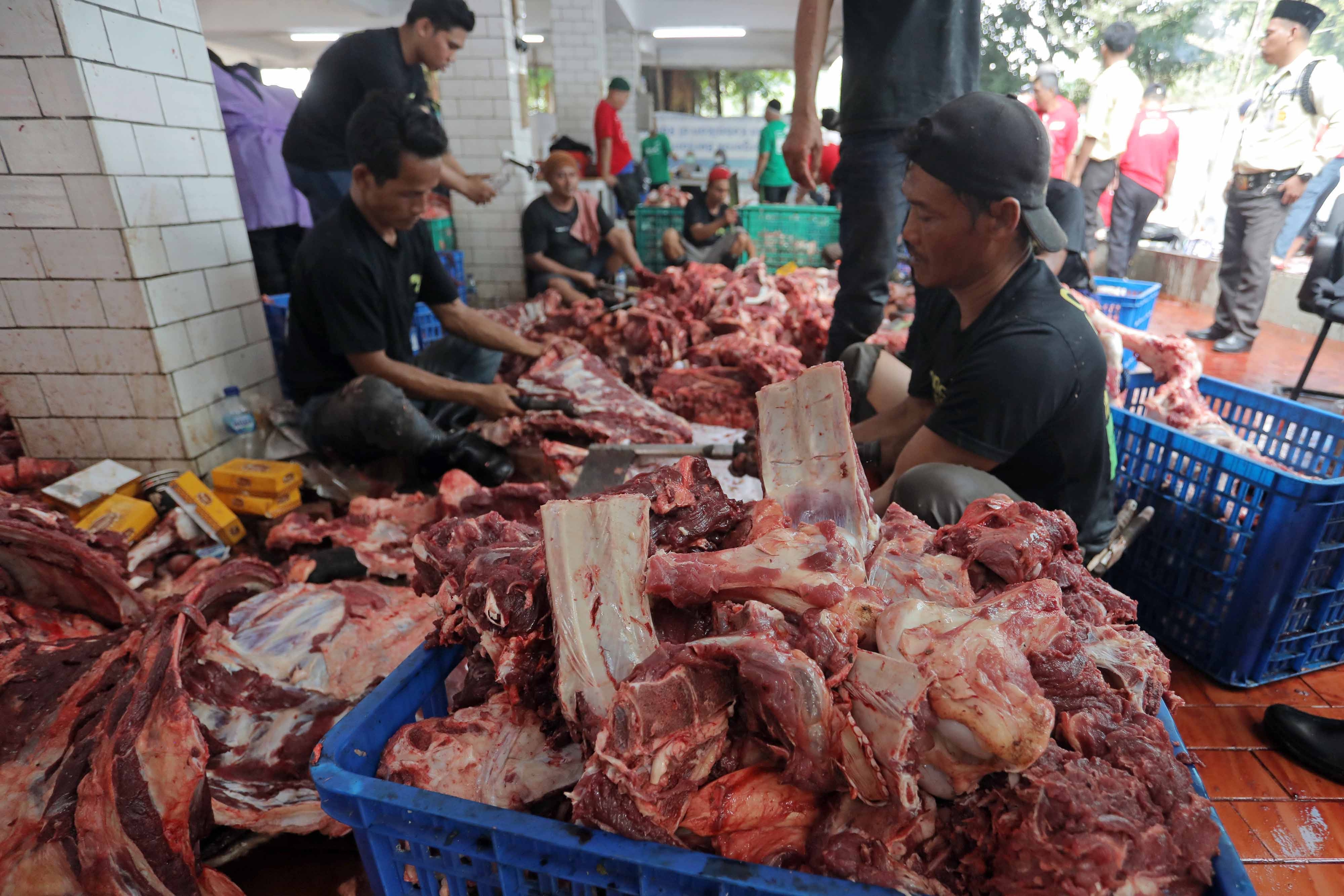 Hukum Masak Daging Kurban untuk Makan Siang Panitia