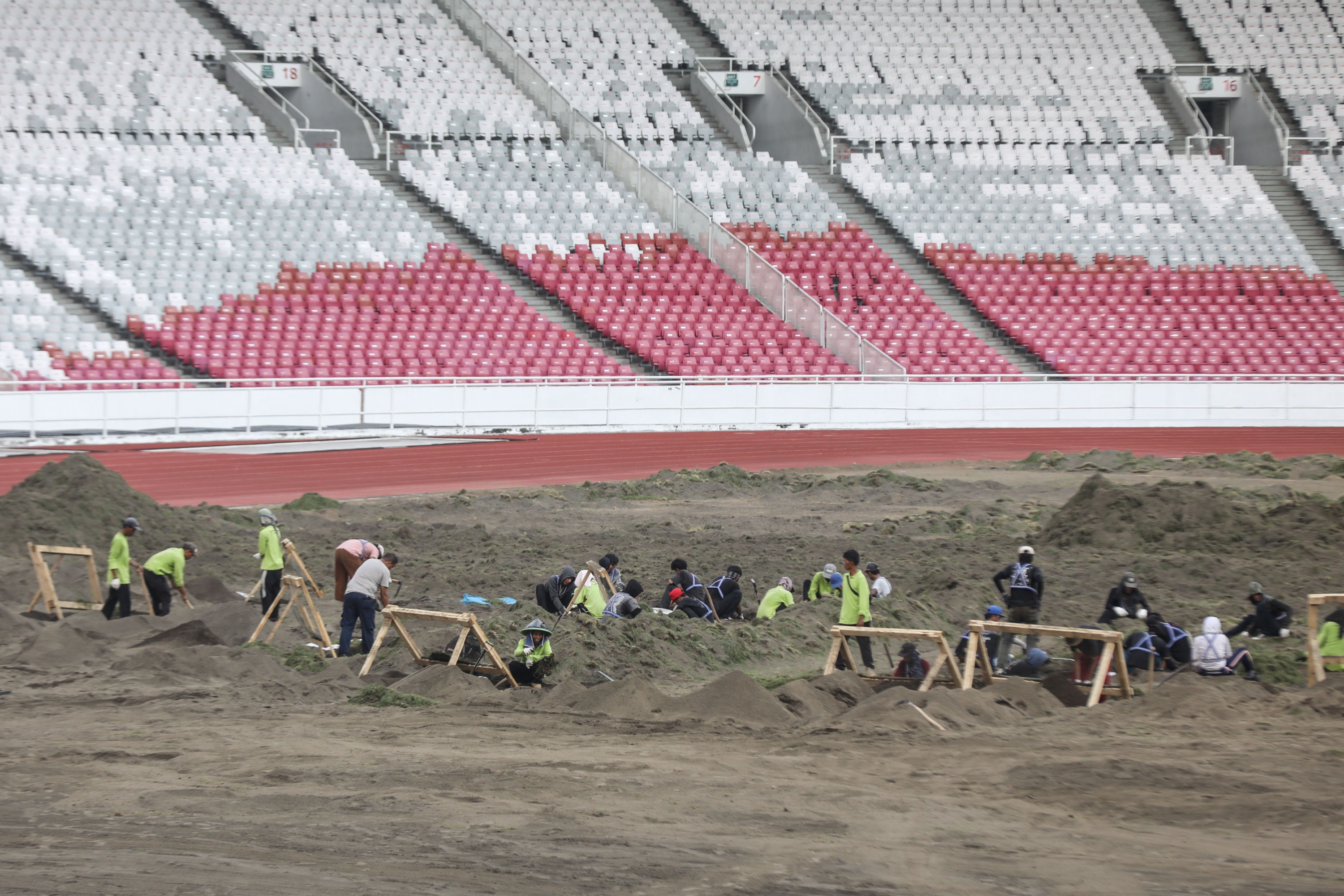 GBK Harus Ubah Struktur Bangunan untuk Bisa Kelola Rumput seperti Tottenham atau Bernabeu