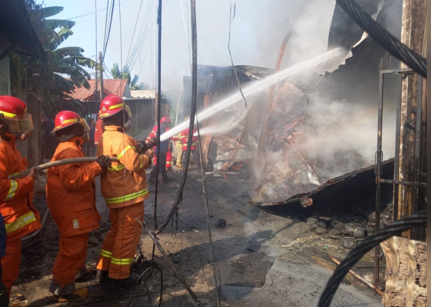 Gudang Perabotan di Bekasi Terbakar, Satu Keluarga Tewas Terjebak di Kamar Mandi