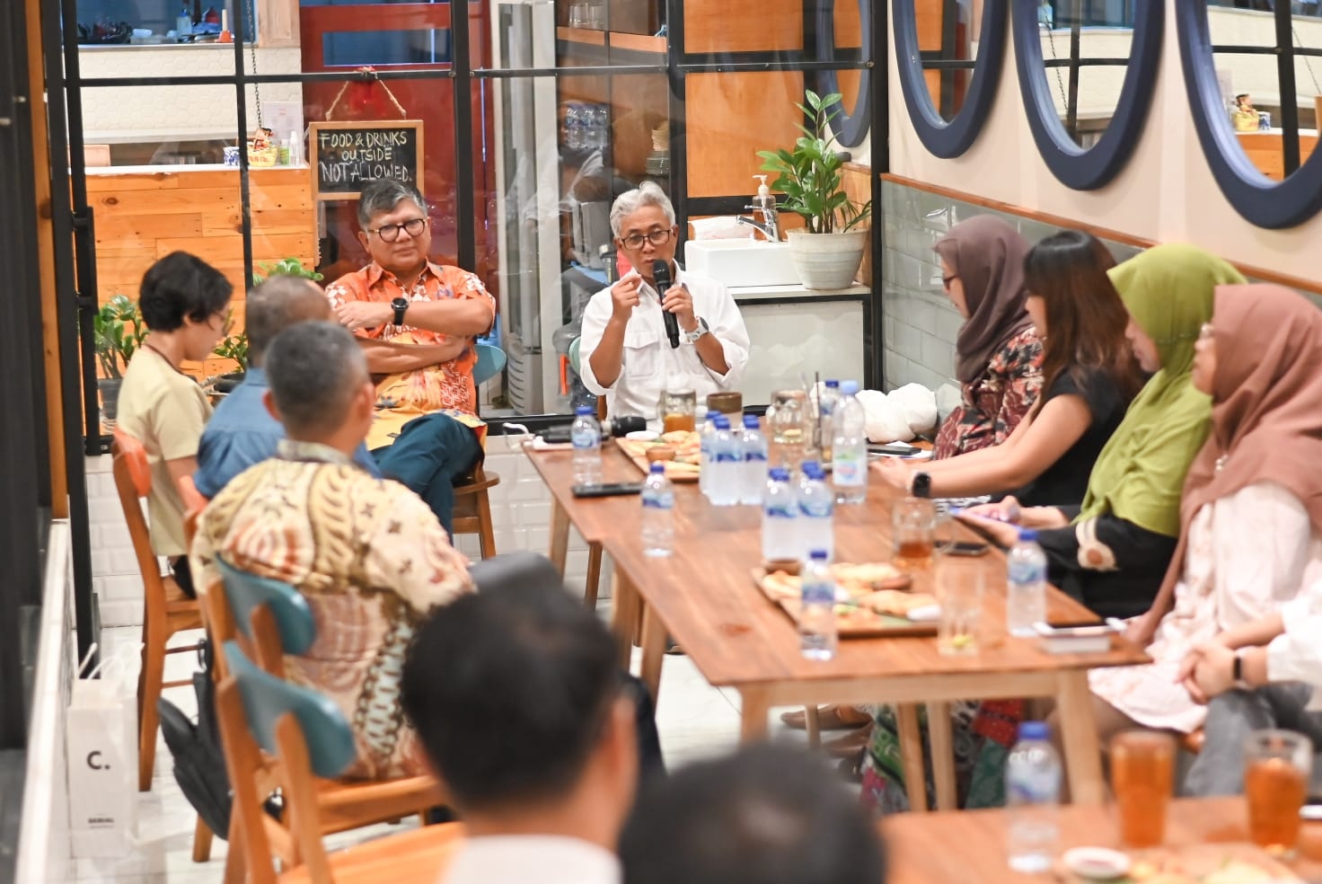 Bagaimana Menyampaikan Pendapat tentang Suatu Informasi dalam Diskusi Nonformal?