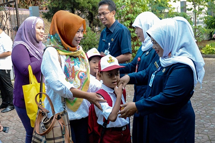 Sediakan Waktu Khusus, Pejamkan Mata, Dibantu Musik Instrumental Yang Sesuai, Kemudian Bayangkan Sekolah Impian Anda. Ingat Kembali Gambaran Sekolah