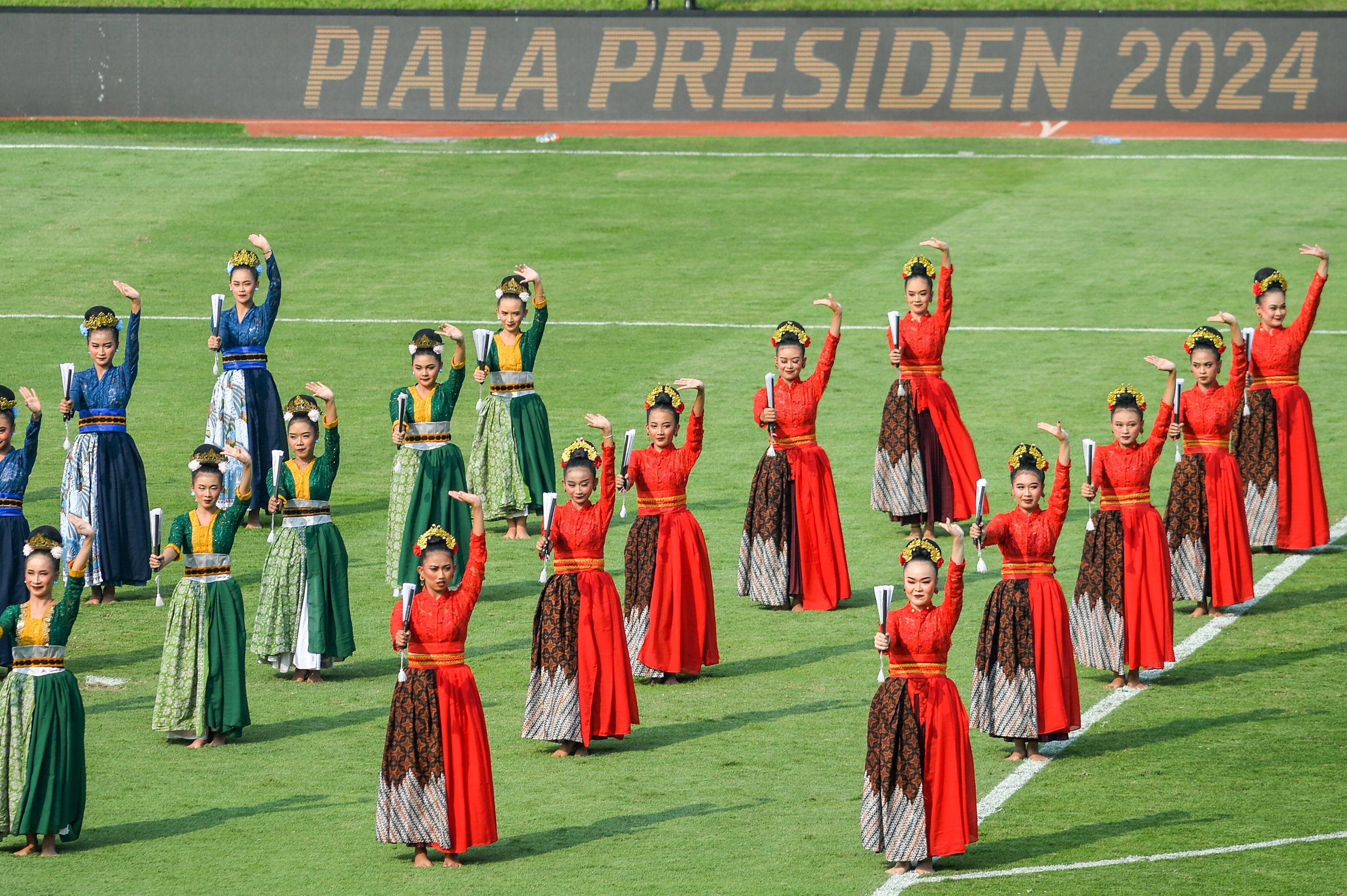 Piala Presiden 2024 Resmi Dibuka di Stadion Si Jalak Harupat, Dihadiri Langsung Jokowi