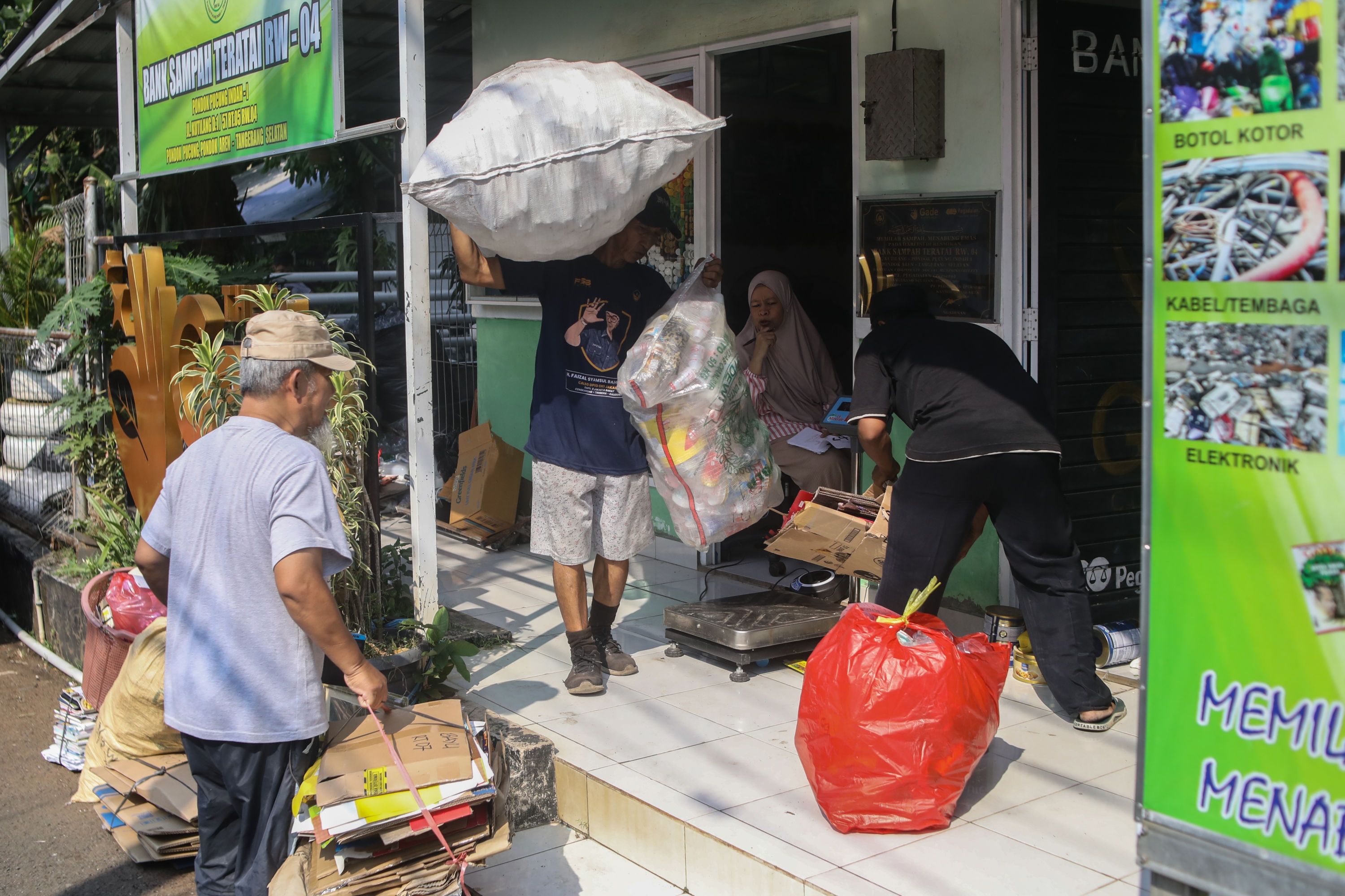 Bagaimana Pemanfaatan Lingkungan Sekitar dalam Pemenuhan Kebutuhan Ekonomi?