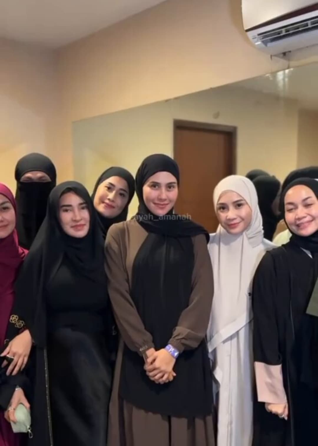 Wanda Hara Diduga Lakukan Penistaan Agama Karena Pakai Cadar saat Hadiri Pengajian, Bagaimana Respons Islam?