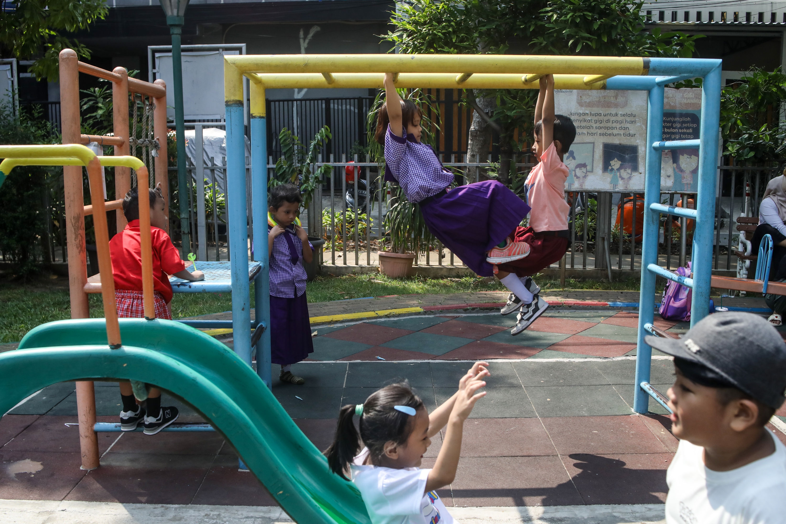 Kaji Mendalam Kebijakan Taman Beroperasi 24 Jam di Jakarta