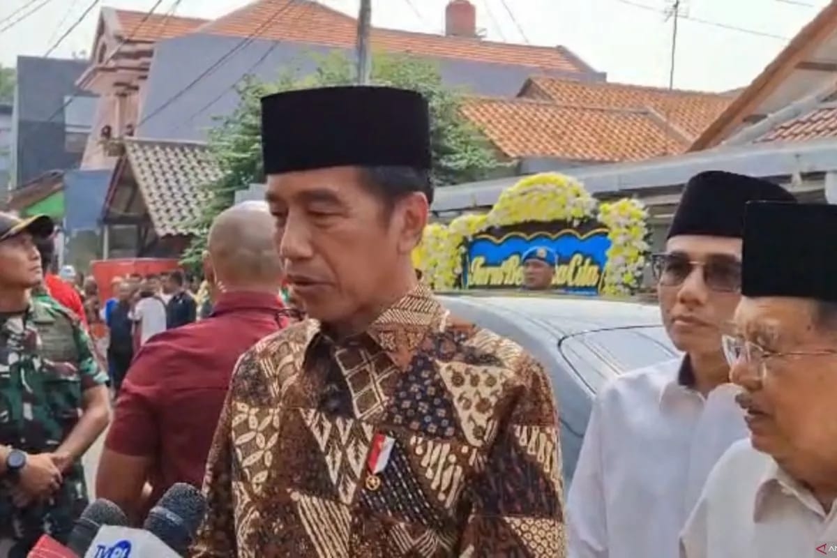 Melayat ke Rumah Duka Hamzah Haz, Jokowi Sampaikan Bela Sungkawa