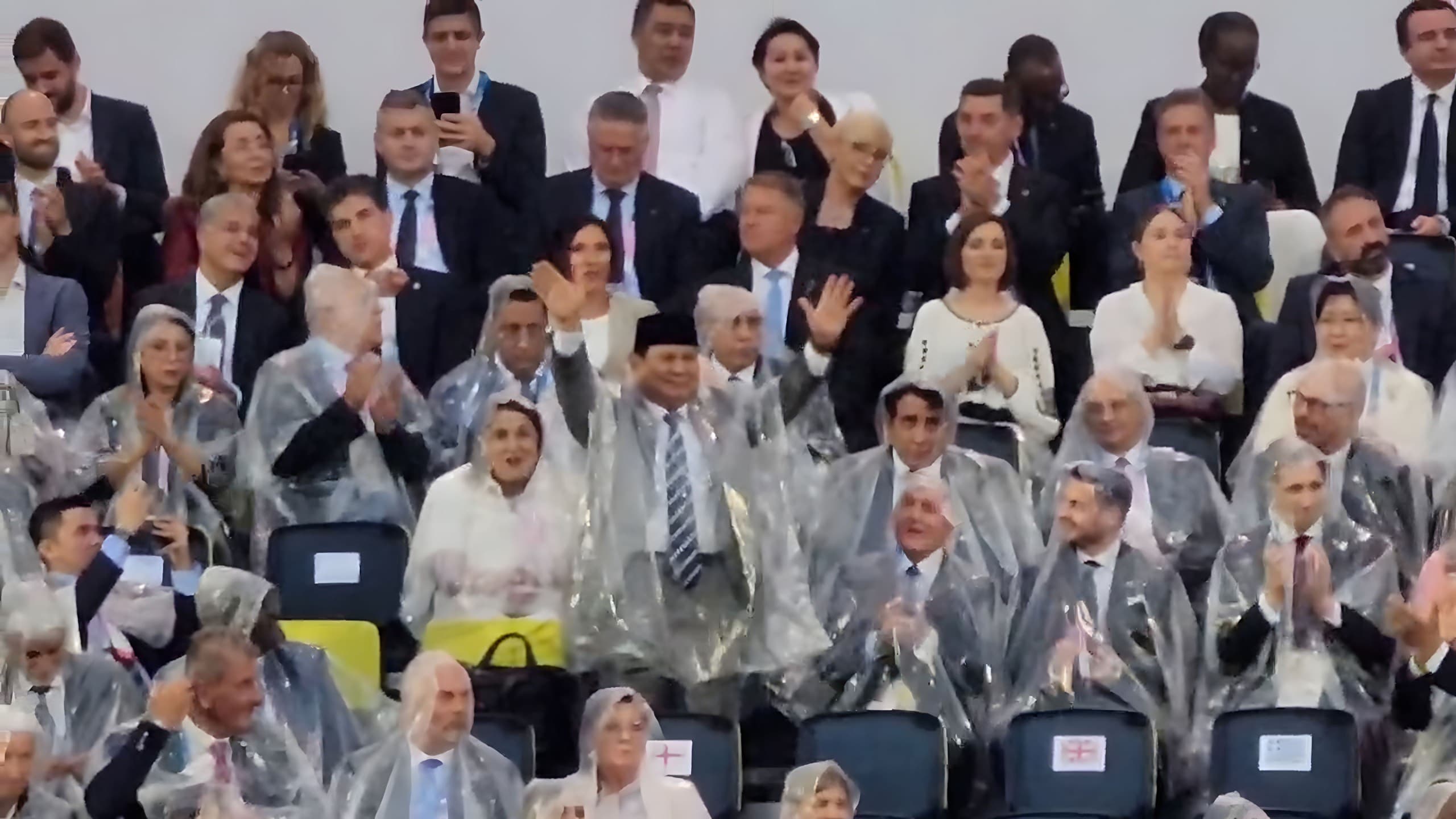 Prabowo Rela Hujan-hujanan untuk Dukung Kontingen Indonesia di Olimpiade Paris