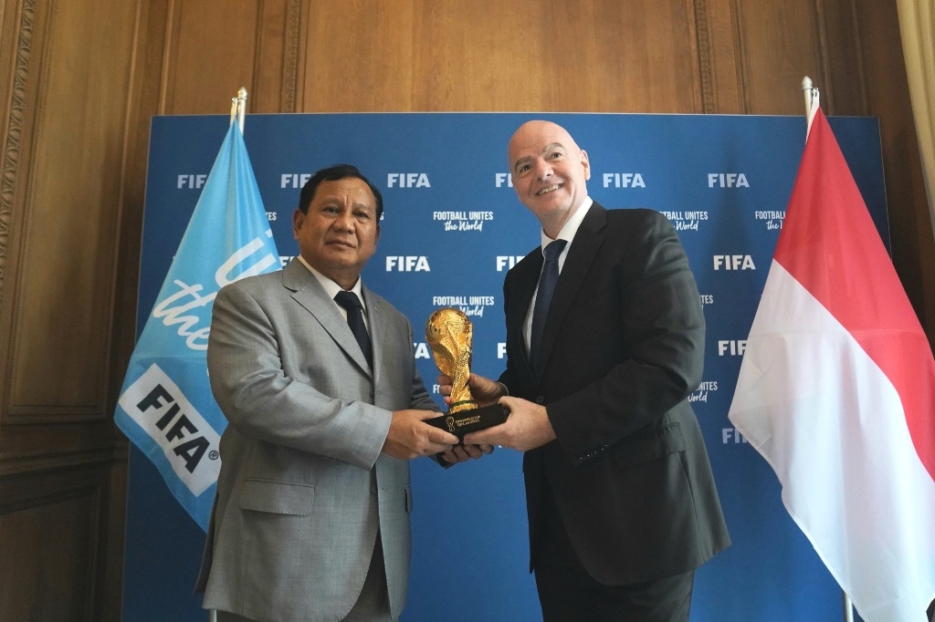 Kunjungi Kantor FIFA di Paris, Prabowo Dijamu Hangat Gianni Infantino