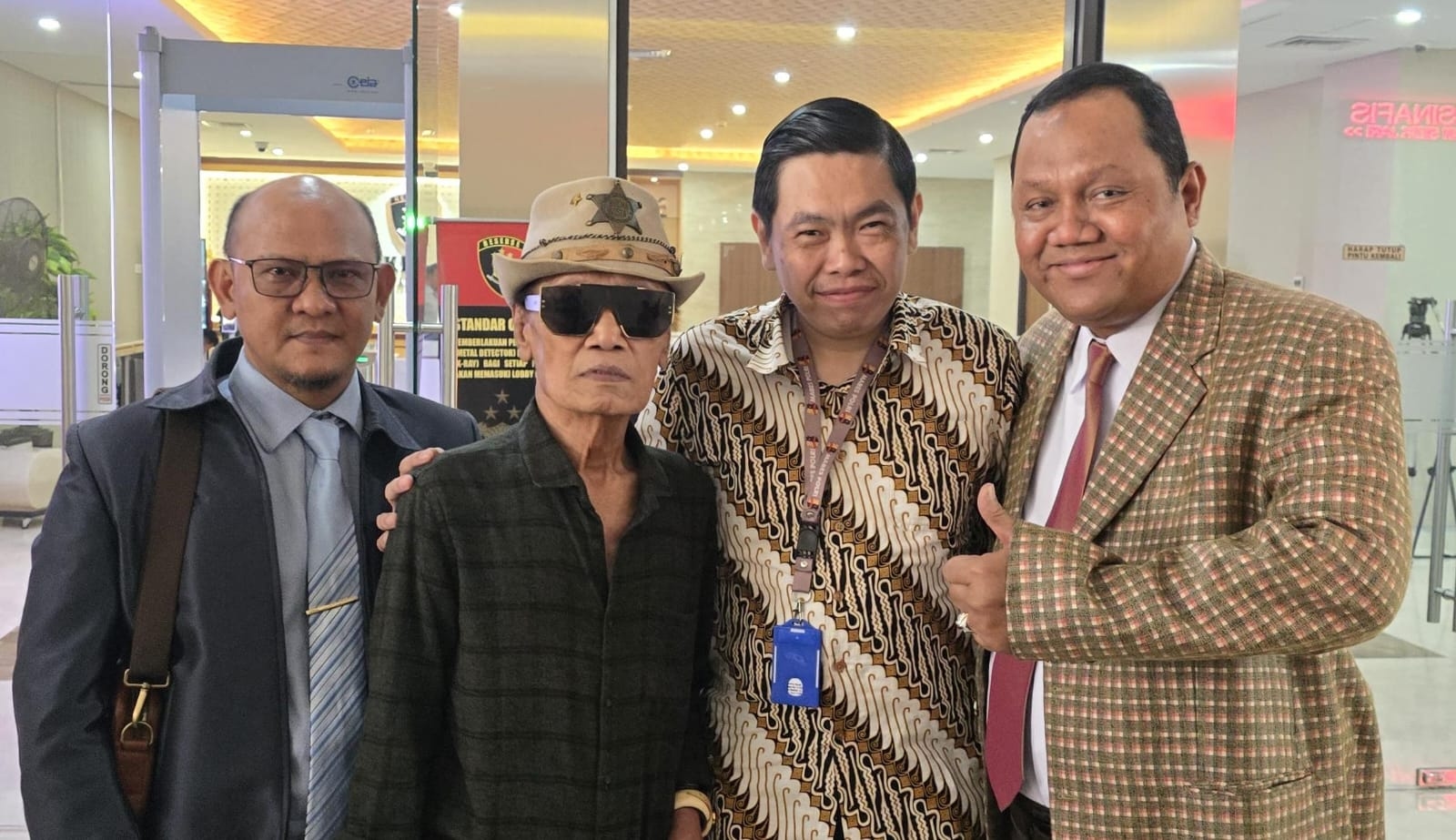 Dirugikan Misteri Sosok T dari Benny Rhamdani, Tessy Srimulat Klarifikasi ke Bareskrim Polri