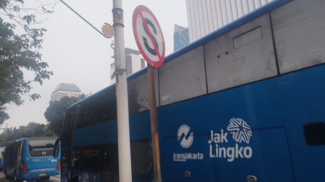 Transjakarta Parkir di Rambu Larangan Berhenti Tuai Kritik, Begini Penjelasan Direktur Operasional