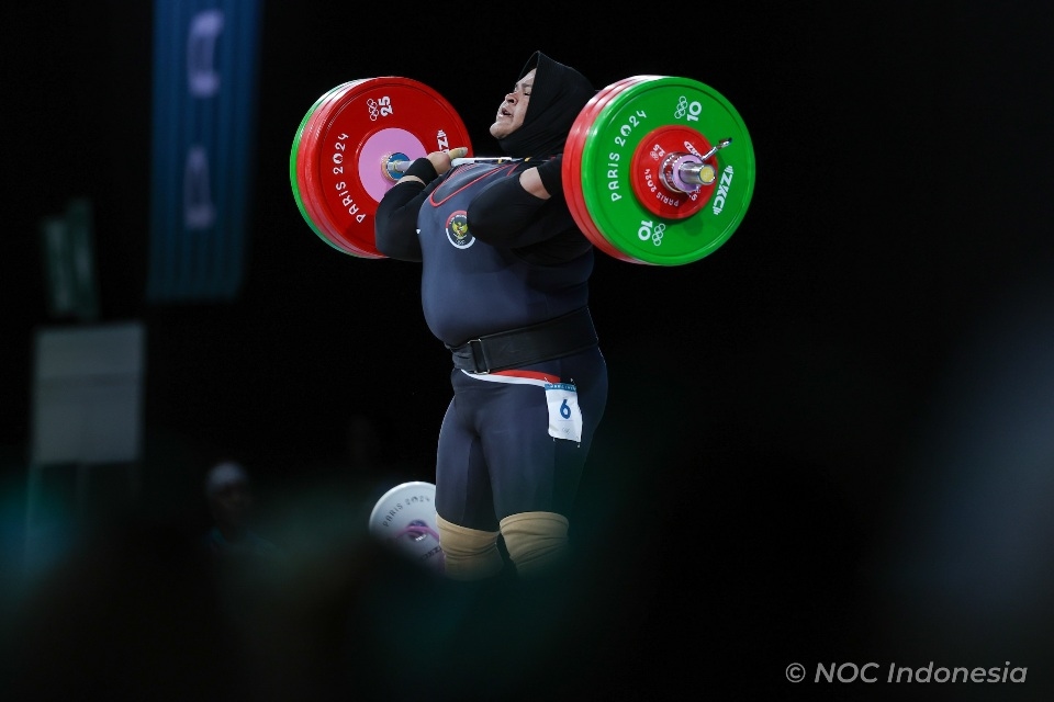 Lifter Asal Aceh Bangga Bisa Tampil dengan Hijab di Panggung Olimpiade