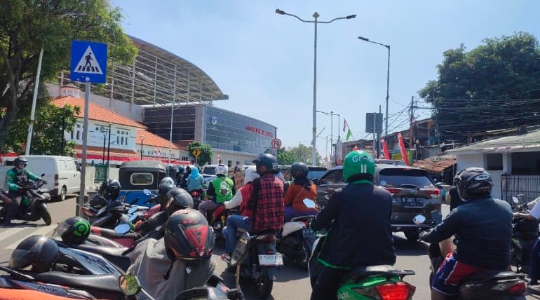 Lalu Lintas di Sekitar Stasiun Manggarai Masih Padat Meski Kebakaran Sudah Padam