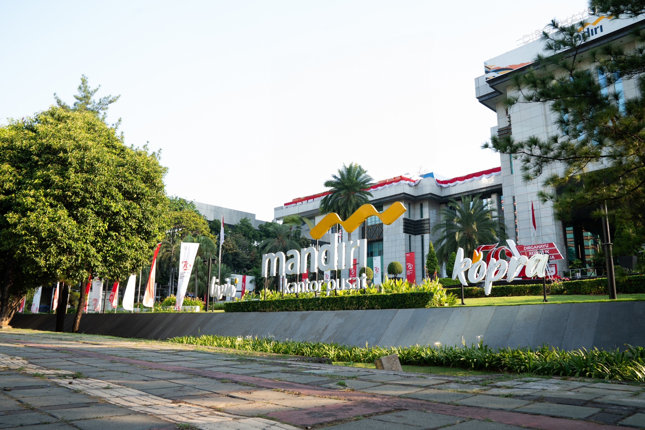 Deras! Kredit Bank Mandiri Catat Pertumbuhan di Atas Rerata Industri di Kuartal II-2024