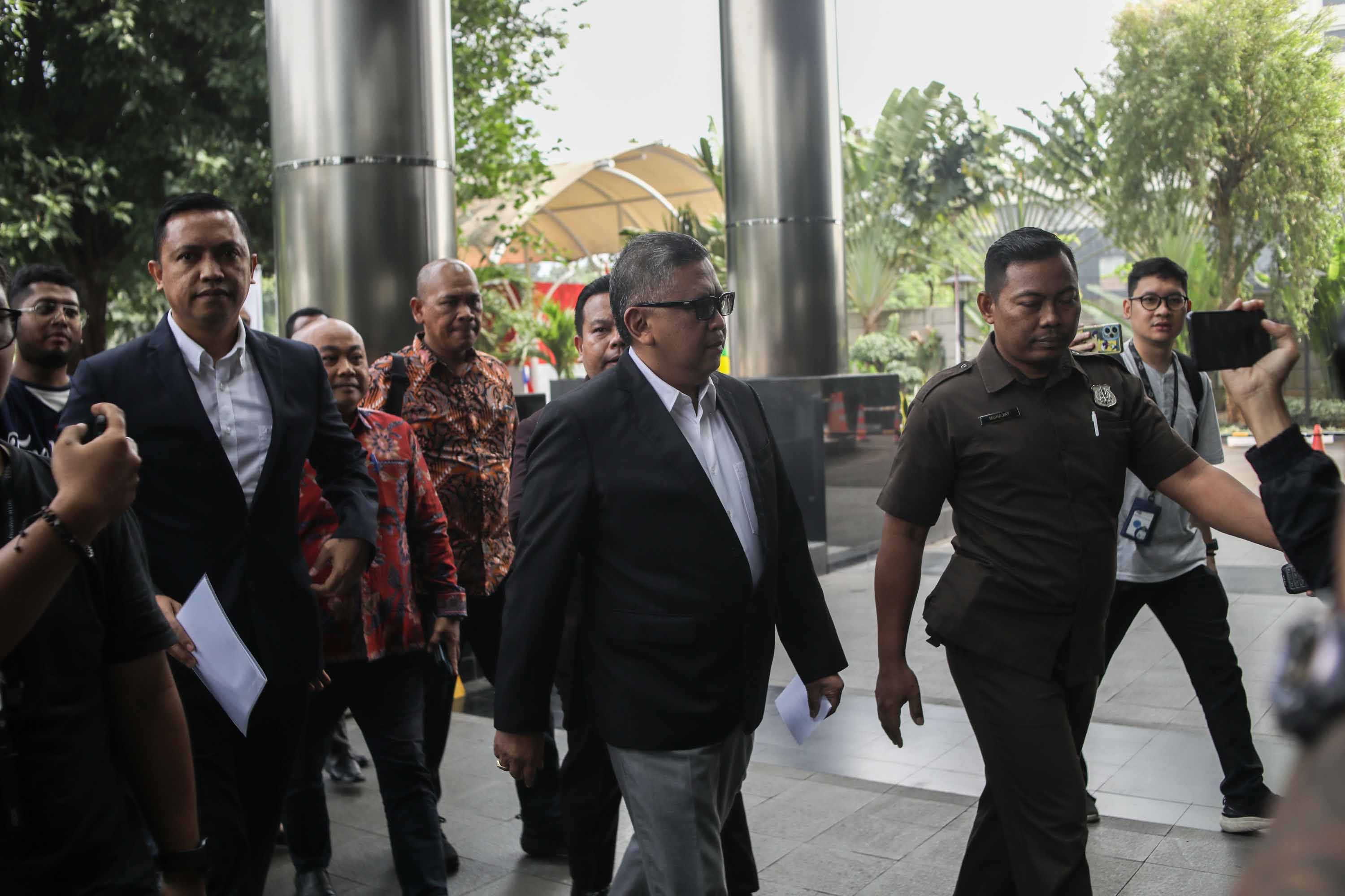 KPK Tetapkan Hasto Kristiyanto Sebagai Tersangka dalam Kasus Suap Harun Masiku