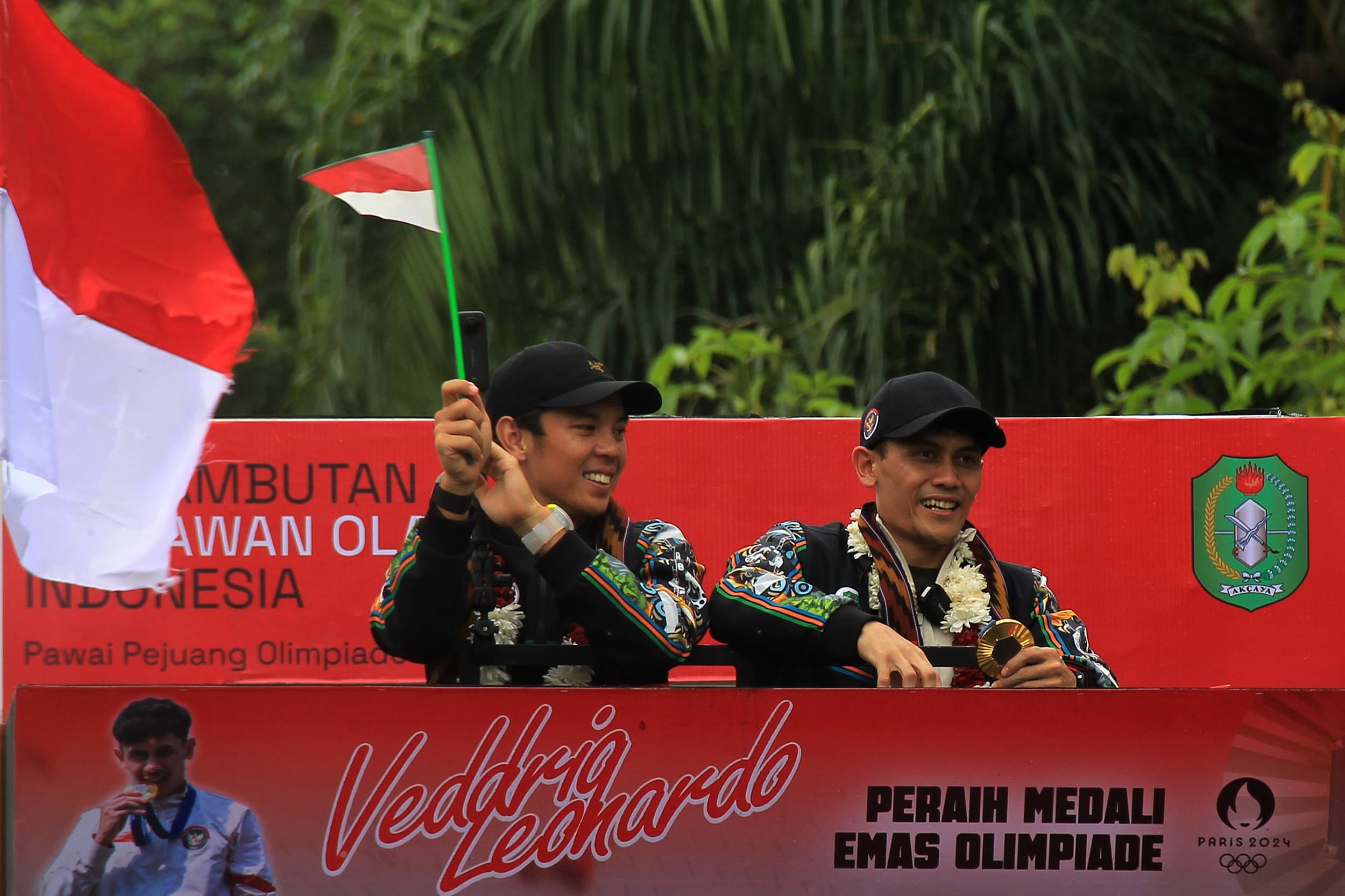 Tiba di Kota Kelahirannya, Veddriq Leonardo Disambut Warga Pontianak dalam Arak-arakan