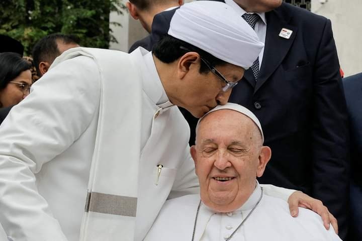 Imam Besar Masjid Istiqlal Cium Kening Paus Fransiskus, Bolehkah dalam Islam?