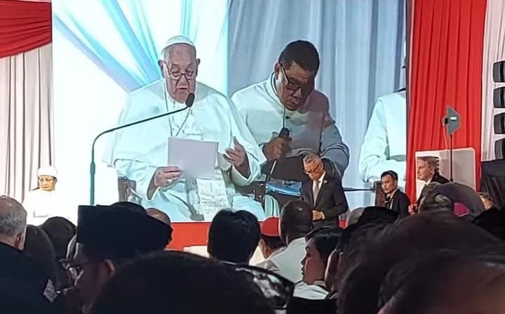 Apakah Orang Islam Harus Menghormati Pemimpin atau Tokoh Agama Lain?