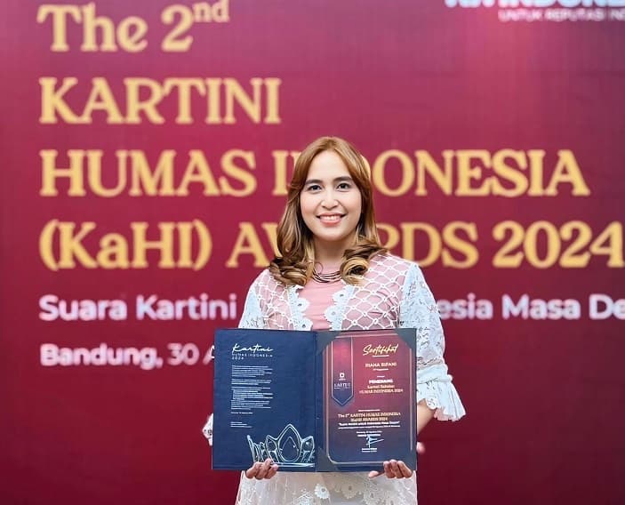 Kepala Departemen Komunikasi Pegadaian Raih Penghargaan Kartini Sahabat Humas Indonesia