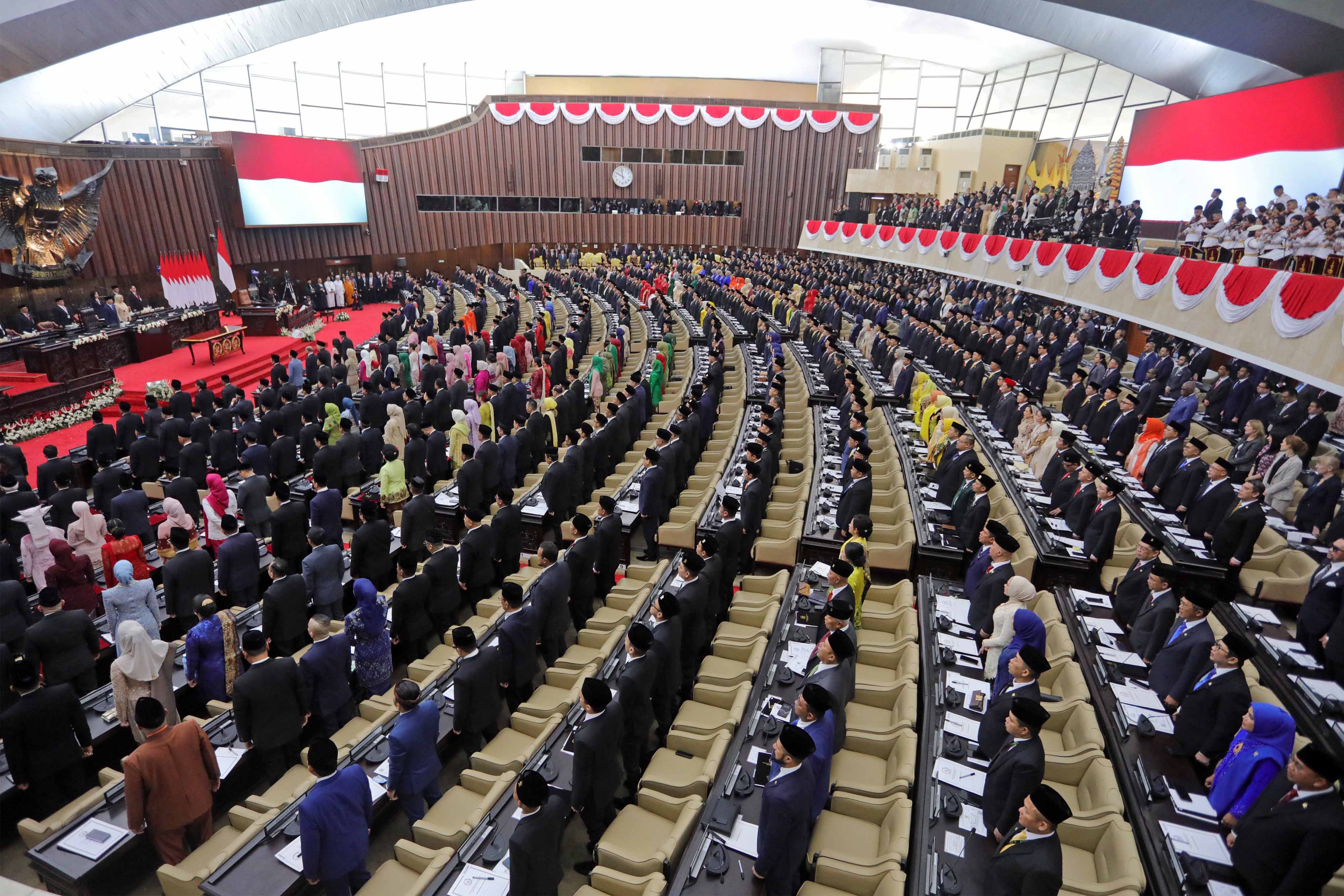 24 Nama Seleb Tanah Air yang Resmi Dilantik Jadi Anggota DPR RI 2024-2029: Once Mekel hingga Verrel Bramasta