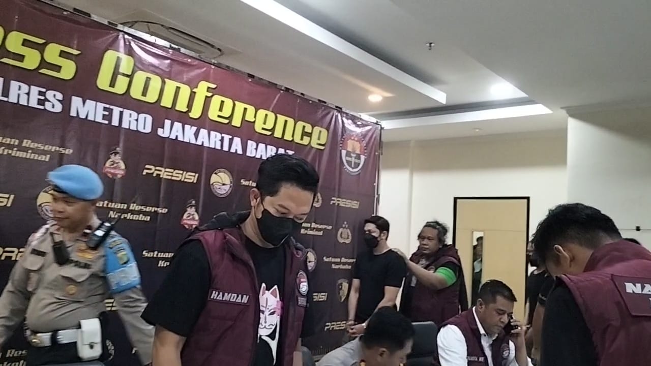 Tengku Dewi Jenguk Andrew Andika, Berharap Berubah Jadi Lebih Baik