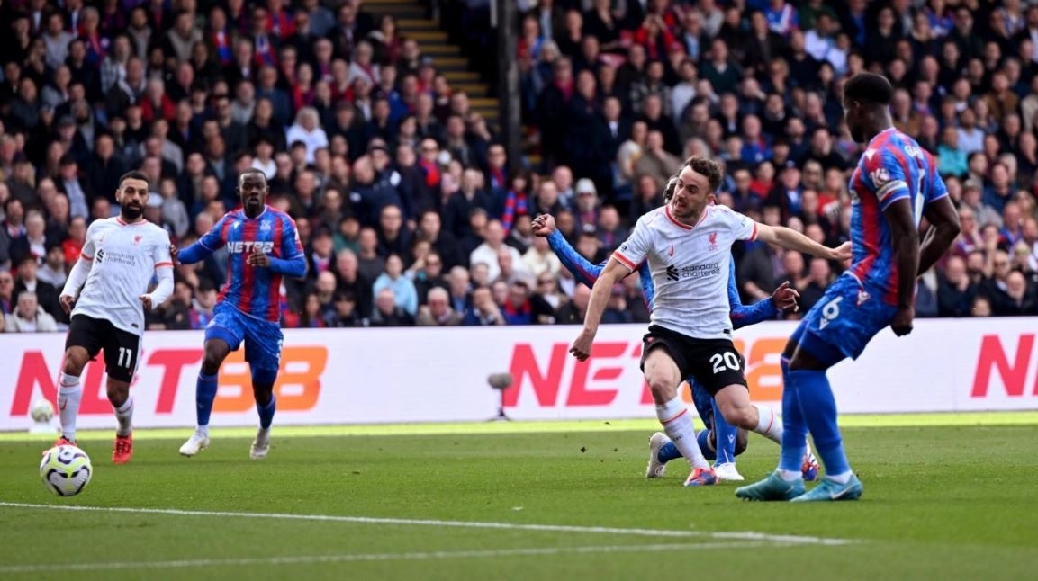 Hasil dan Klasemen Liga Inggris: Liverpool Bertahan di Puncak, City dan Arsenal Mengekor