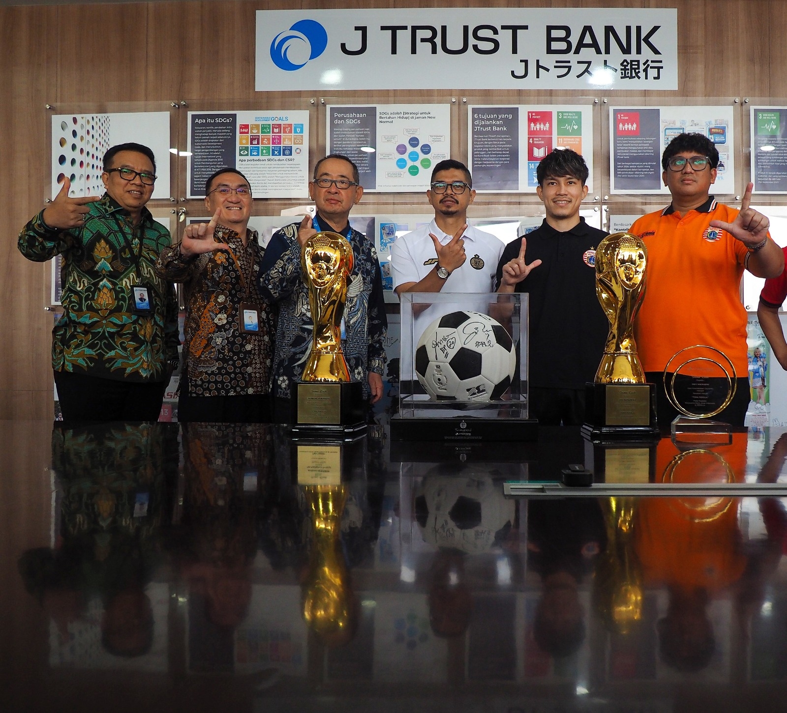 Dukung Persija, J Trust Bank Luncurkan Kartu Debit Co-Branding TORA PERSIJA untuk Jakmania