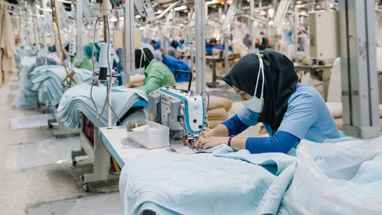 Andalkan Live Streaming, Handuk Legendaris Terry Palmer Catat 40% Penjualan dari Shopee Live