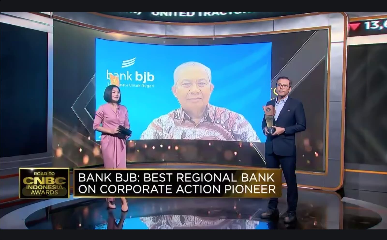 bank bjb Raih Penghargaan Best Regional Bank on Corporate Action Pioneer pada Ajang Road to CNBC Indonesia Awards 2024
