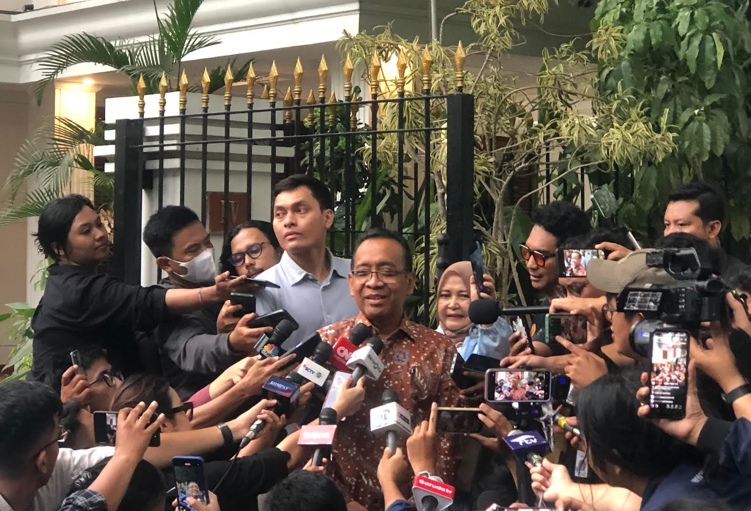 Diminta Langsung oleh Prabowo, Pratikno Siap Gabung Kabinet Baru