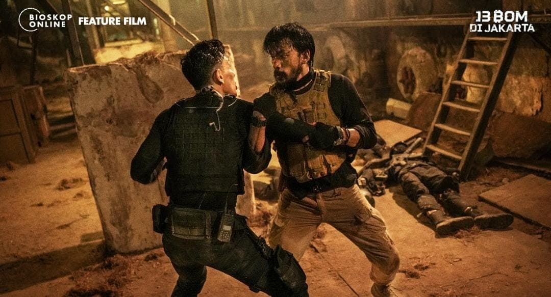 Tengok Kontras Gaya Kepemimpinan Emil dan Arok, 2 Tokoh dalam Film "13 Bom di Jakarta" yang Tayang di Bioskop Online