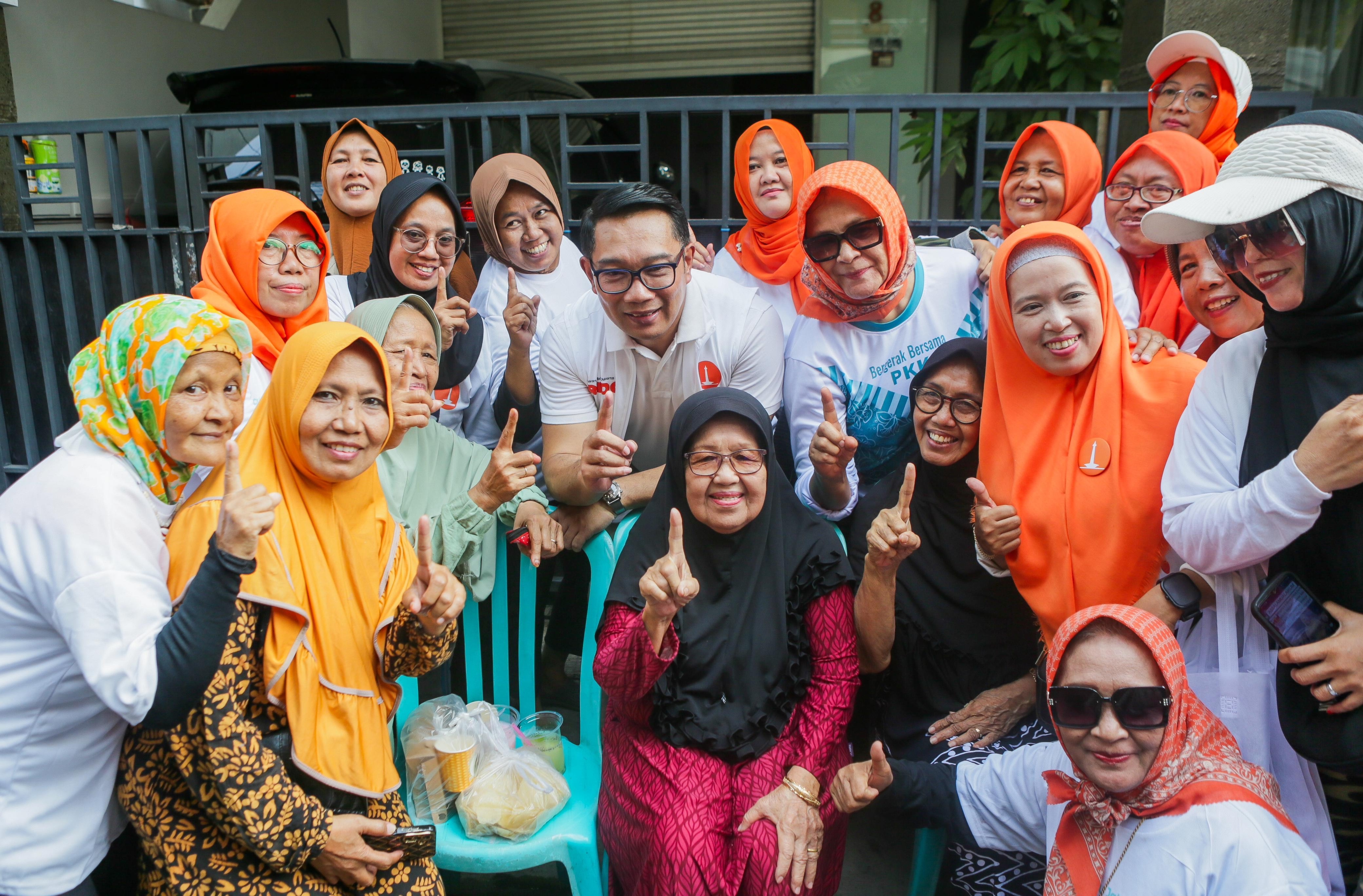 Sapa Warga Cempaka Baru, Ridwan Kamil Blusukan Sekaligus Belanja Masalah