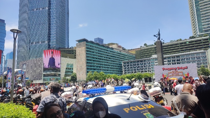 Pelantikan Prabowo-Gibran Disambut Gembira Ribuan Orang di Bundaran HI