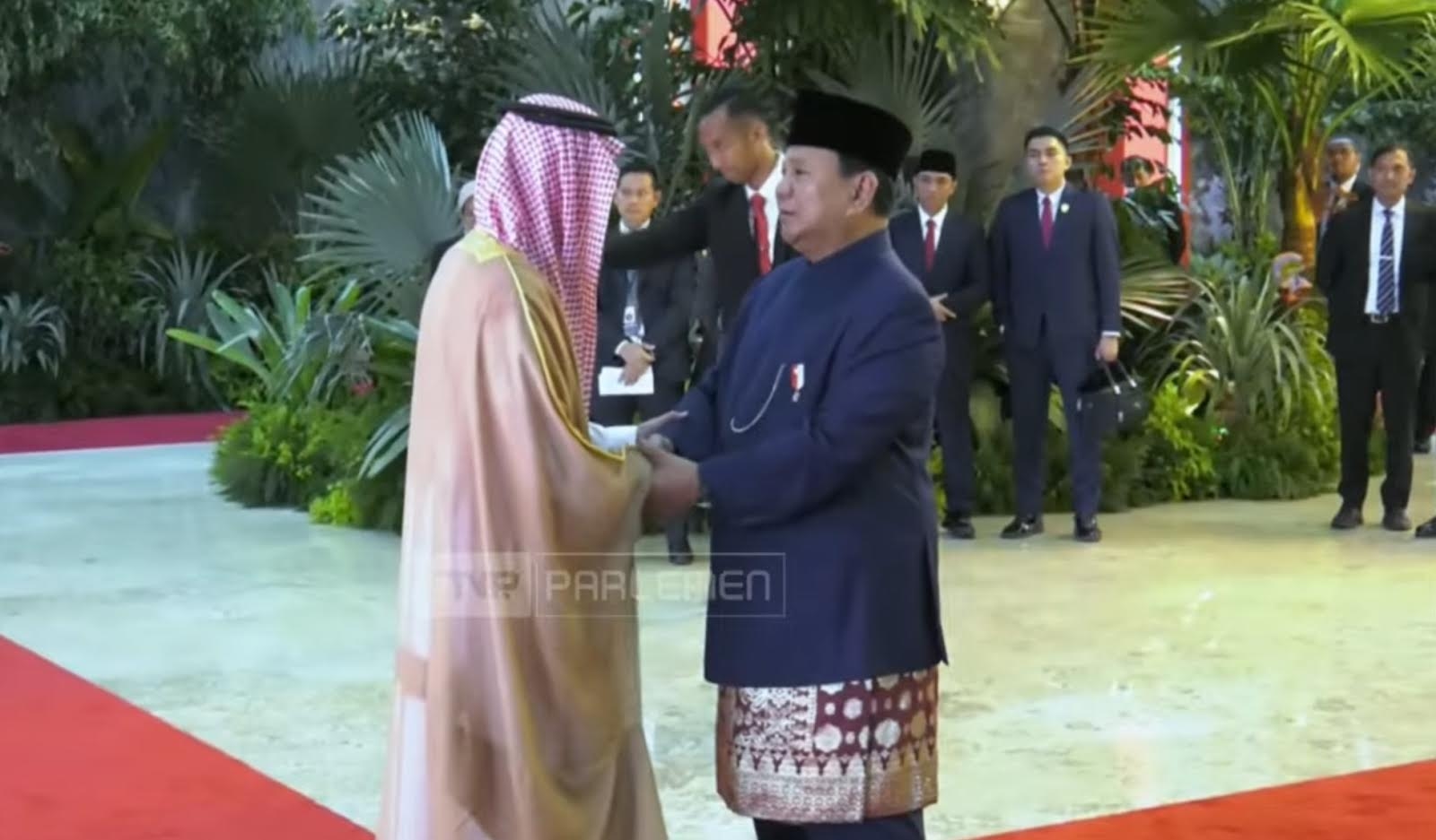 Tiba di DPR, Prabowo Sambut Langsung Kedatangan Tamu Kenegaraan