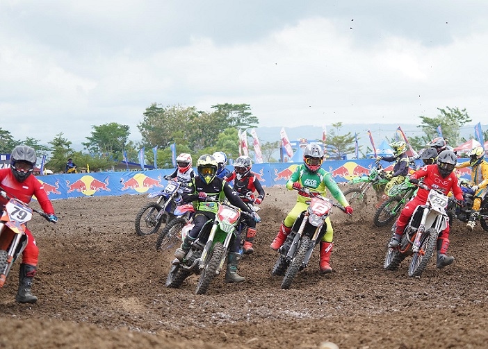 Babak Penutup Kratingdaeng Supercrosser 2024 Dirtwar Energy Digelar di Makassar