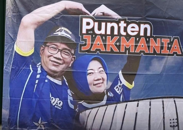 Muncul Spanduk Ridwan Kamil Pakai Jersey Persib, Ketum Jakmania: Saya Yakin Bukan Dibuat Oleh Paslon
