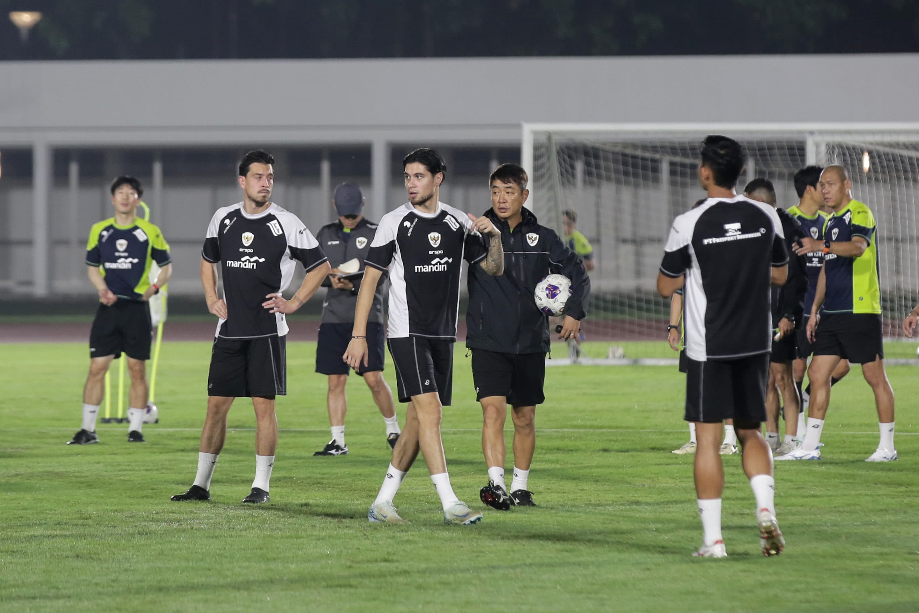 Kevin Diks Terpukau dengan Suporter Timnas Indonesia, Janji Bakal Lebih Kerja Keras