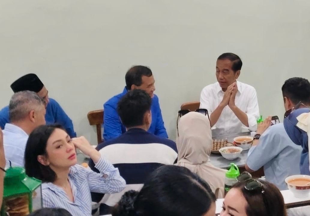 Ahmad Luthfi dan Taj Yasin Kampanye di Solo, Sarapan Soto Bareng Jokowi
