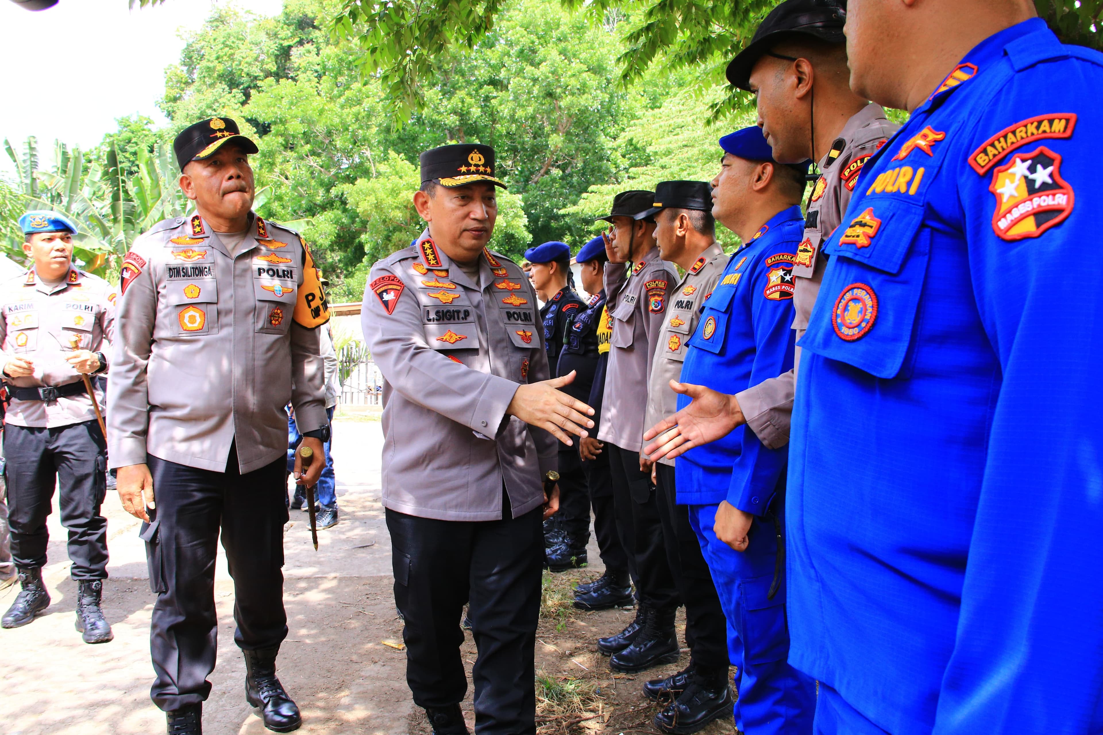 Kapolri Pastikan Bantuan untuk Korban Erupsi Gunung Lewotobi Laki-Laki Tersalurkan dengan Baik