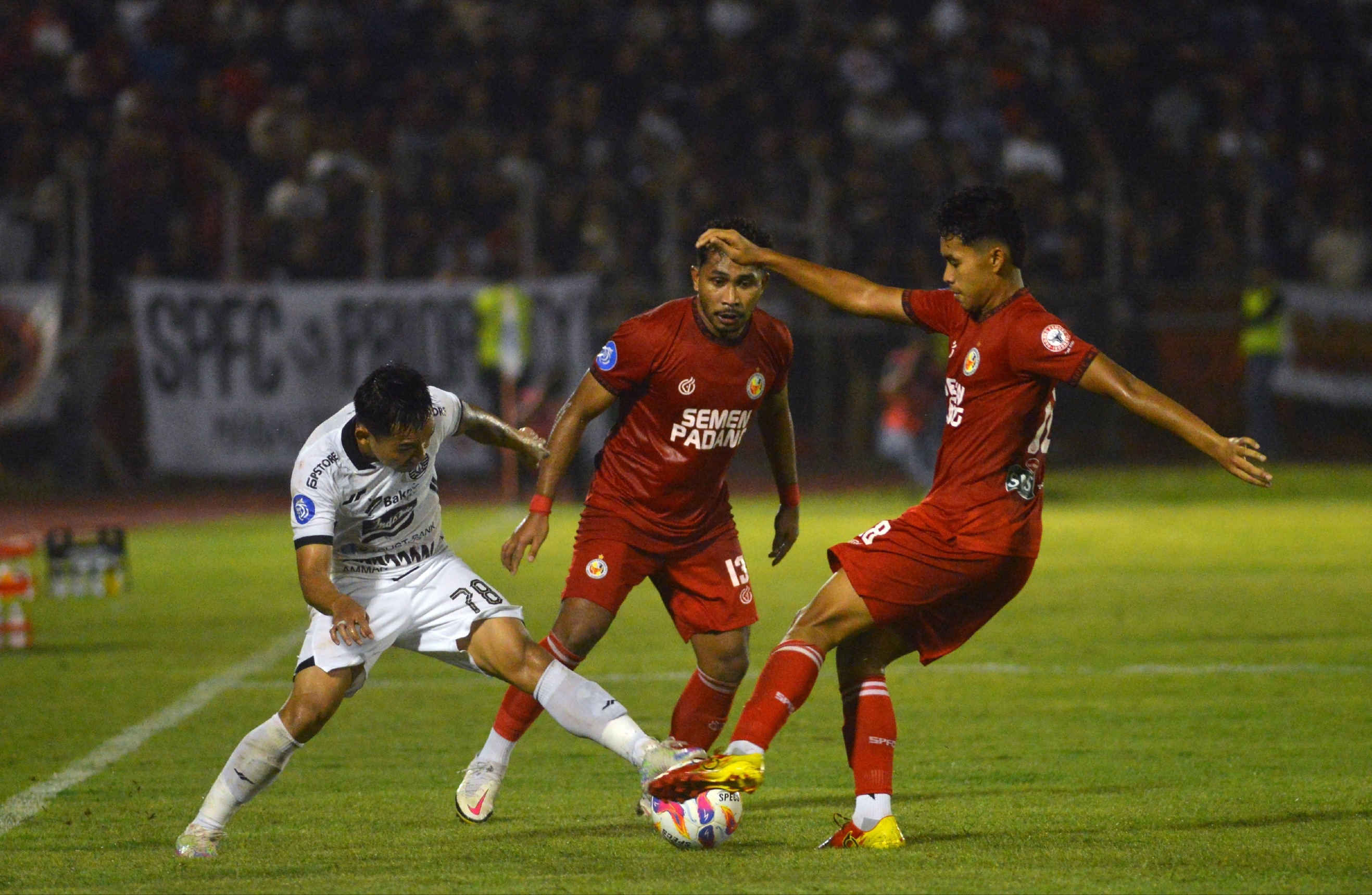 Witan Sulaeman Ditebas Tekel Horor Pemain Persebaya, Carlos Pena Was-was