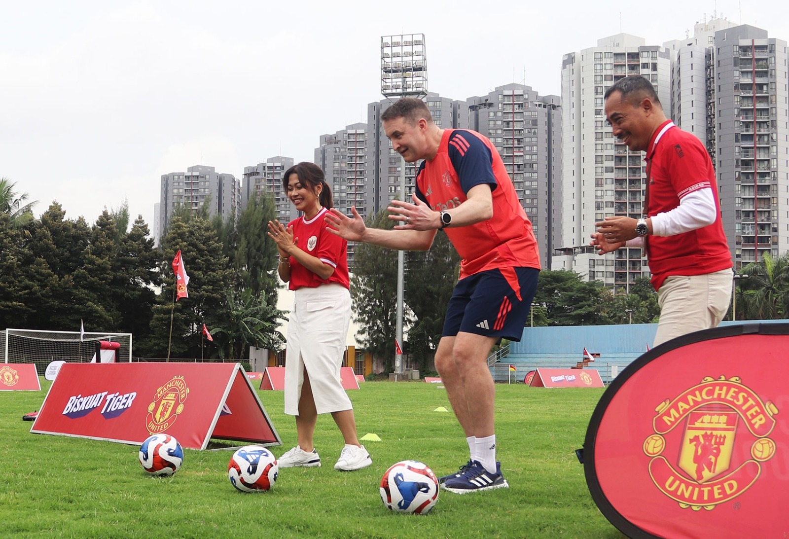 Biskuat hadirkan Sekolah Bola Eksklusif Bersama Manchester United Soccer School