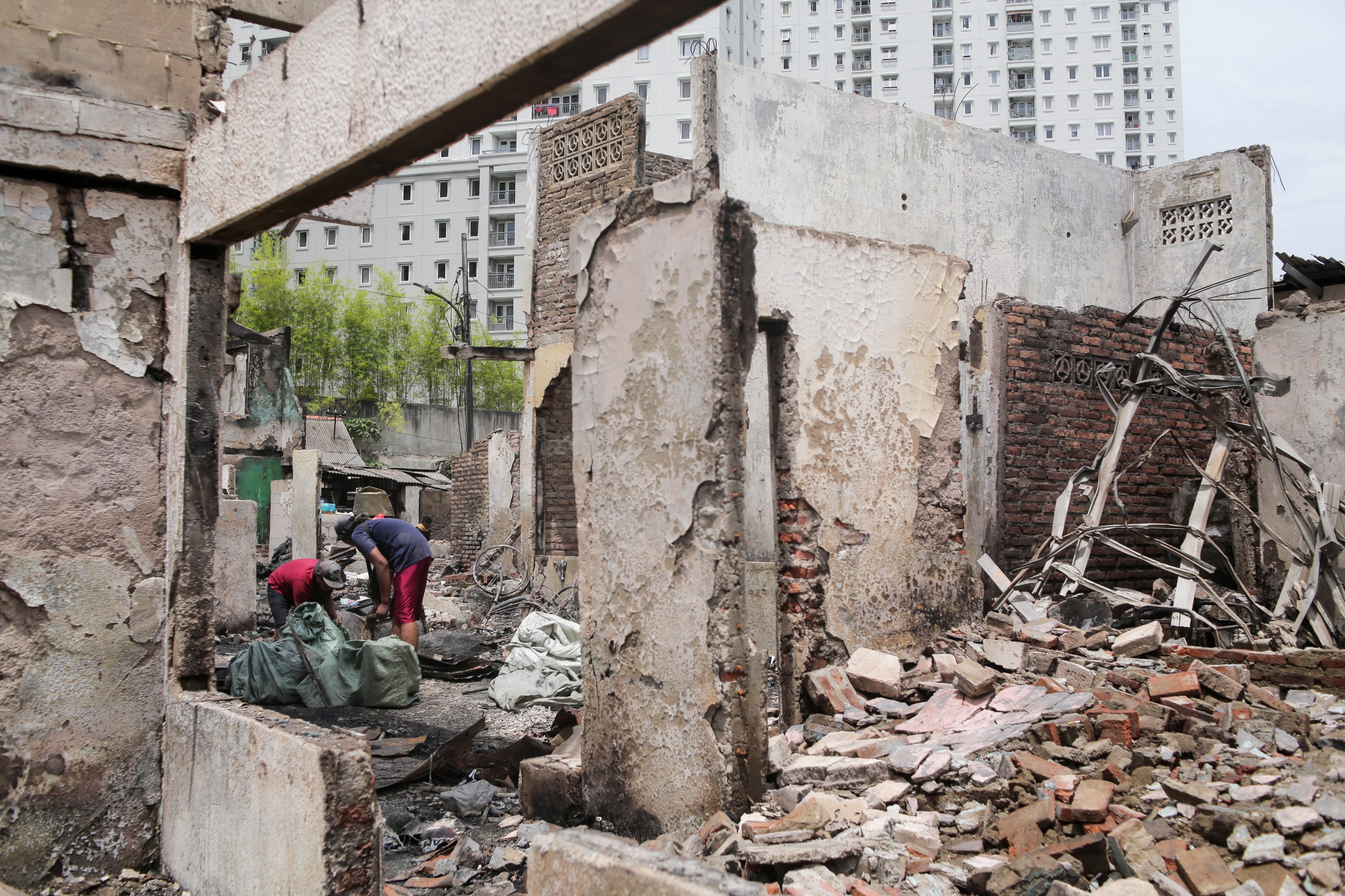 Hidayat Nur Wahid Salurkan Bantuan untuk Korban Kebakaran di Kebon Kosong