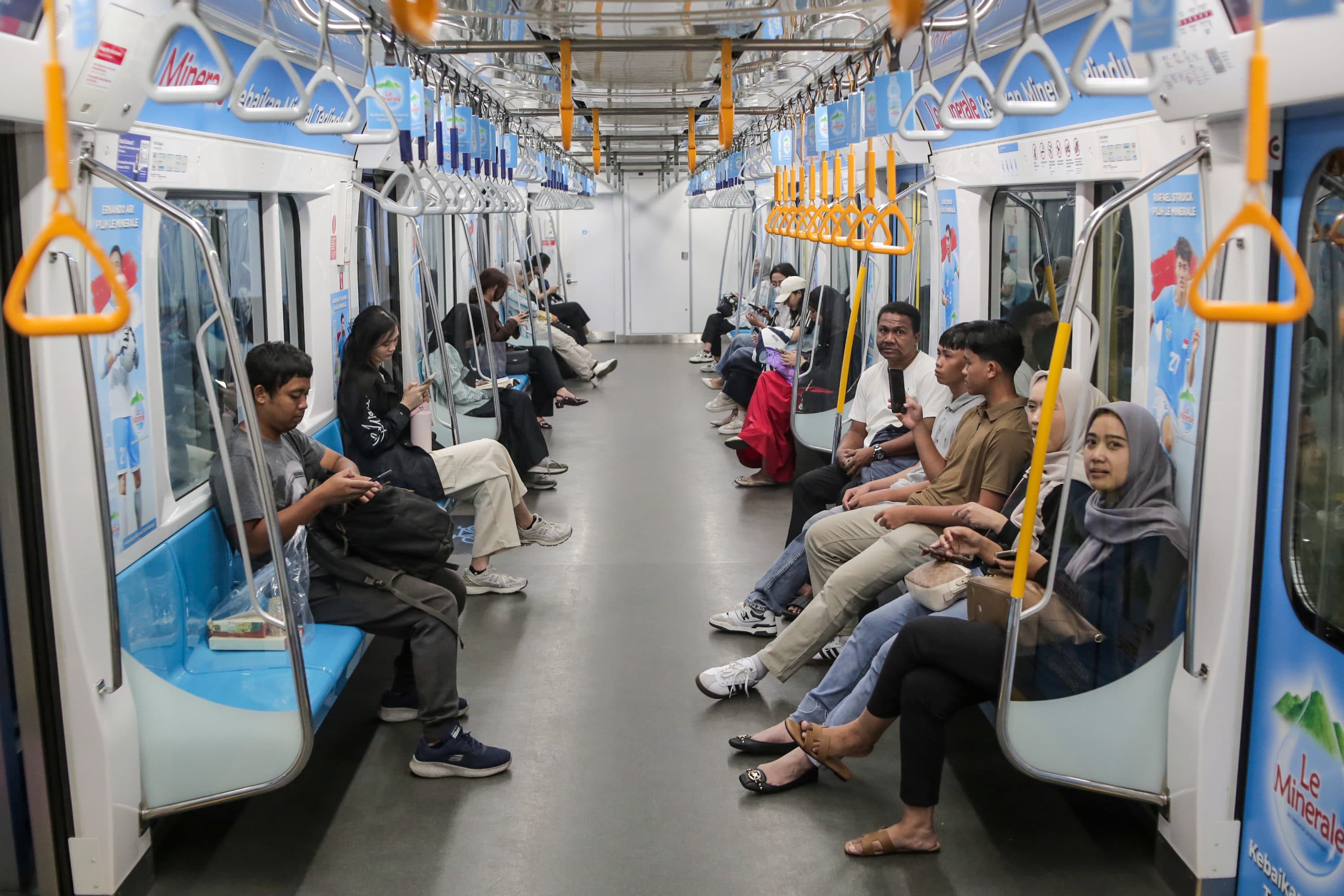 Pohon Tumbang Ganggu Operasional MRT Jakarta, 524 Penumpang Dievakuasi