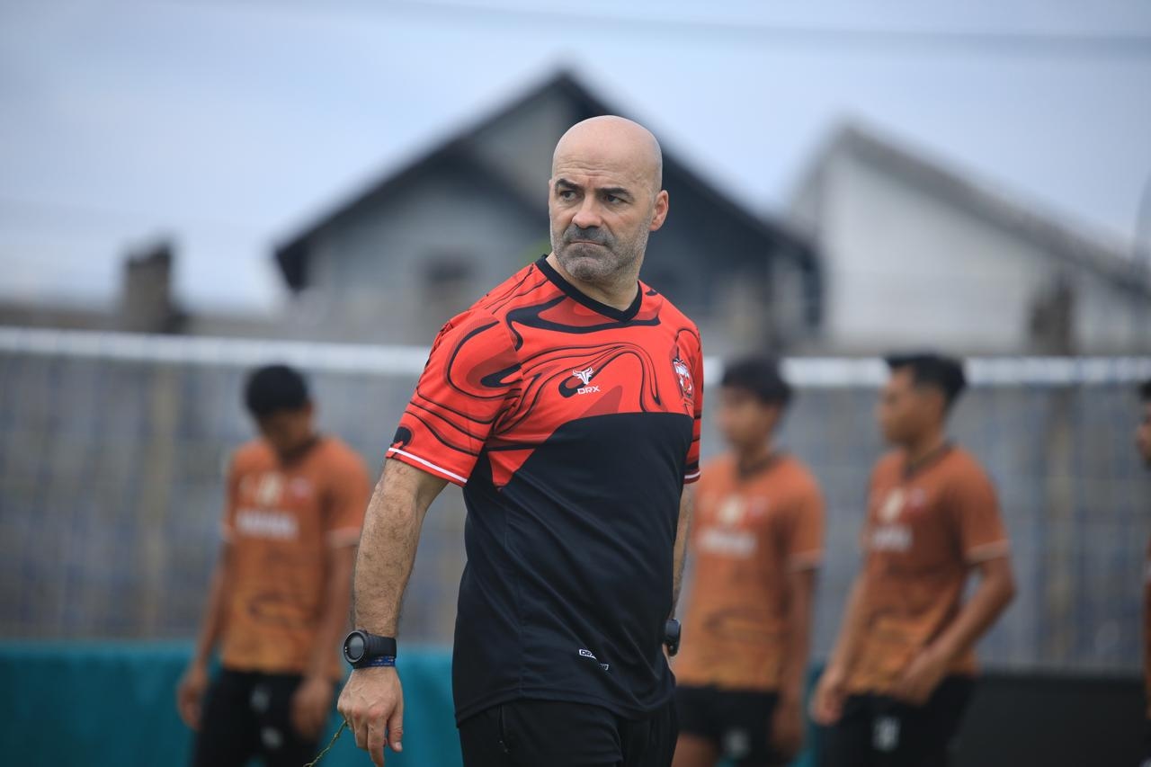 Madura United Kalah 6 Kali Beruntun, Paulo Menezes Resmi Mengundurkan Diri