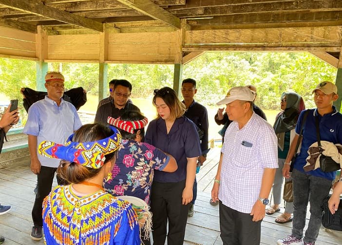 Terpilih Jadi Bupati Mahulu Tanpa didukung Partai Sendiri, Owena Mayang Shari Tetap Setia