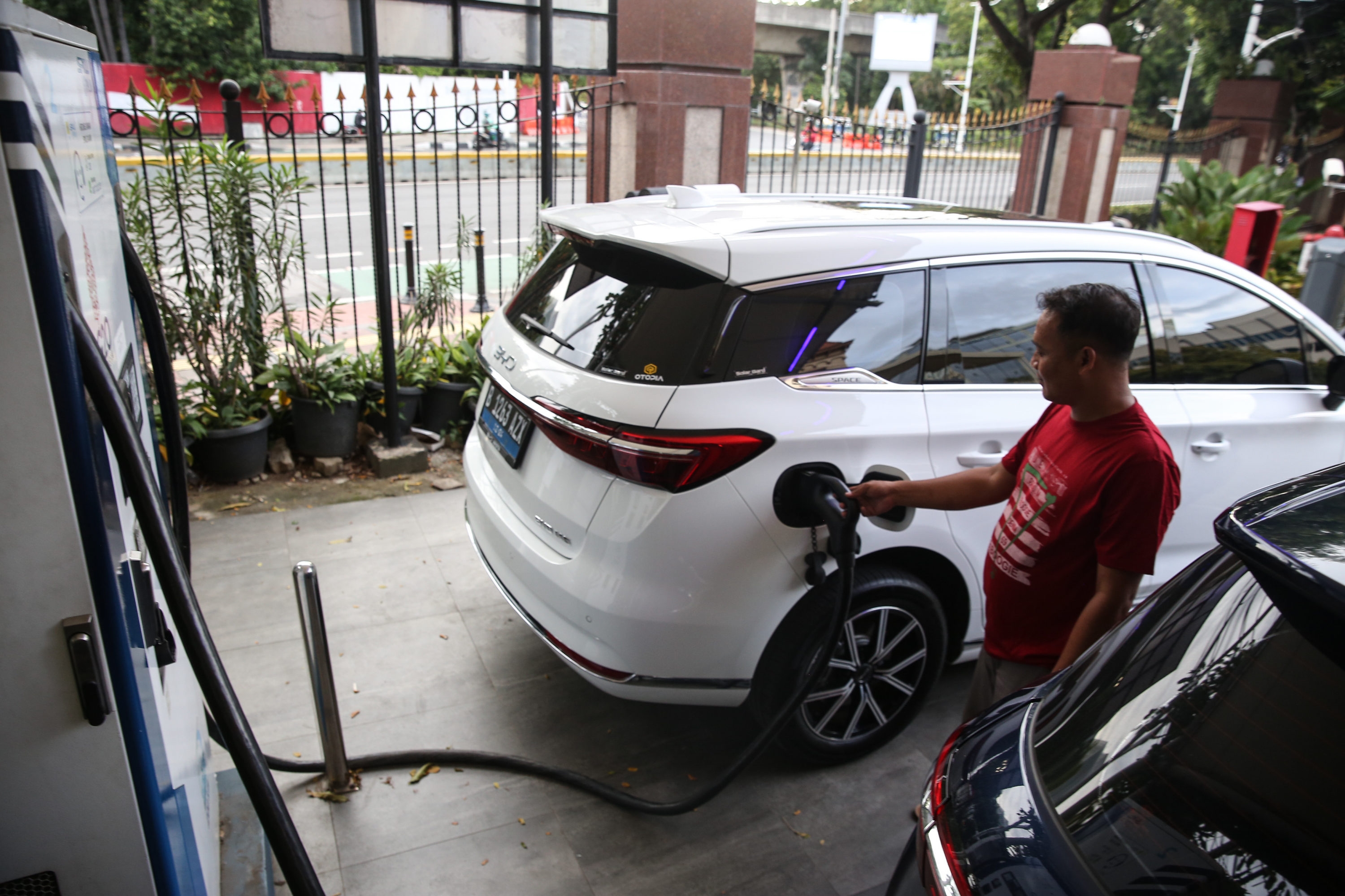 Permintaan Mobil Listrik Keluarga di Indonesia Melonjak, Pemerintah Dorong Produksi 7-Seater EV