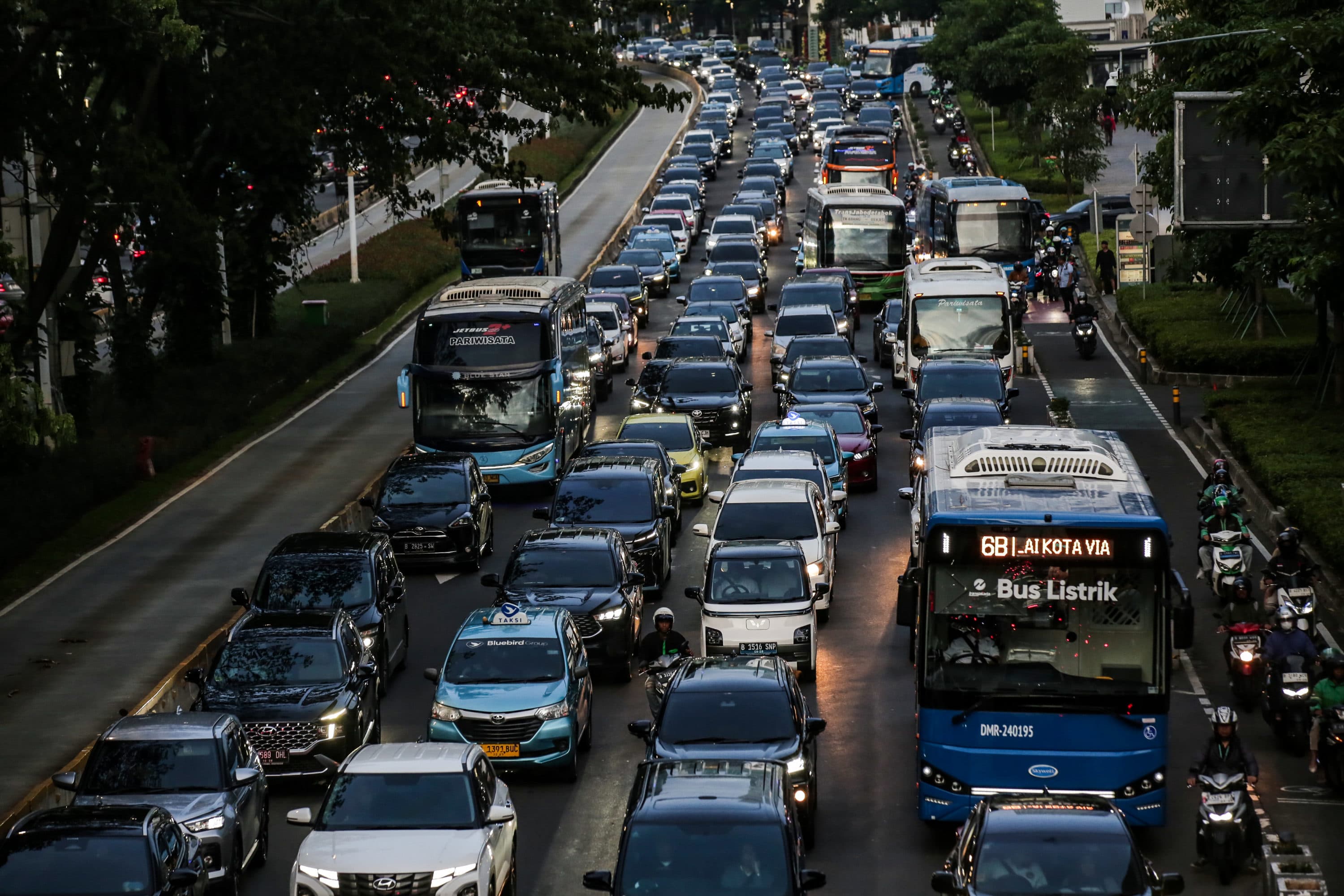 Pemprov Kerahkan Dishub dan Satpol PP Bantu Urai Kemacetan di Jakarta