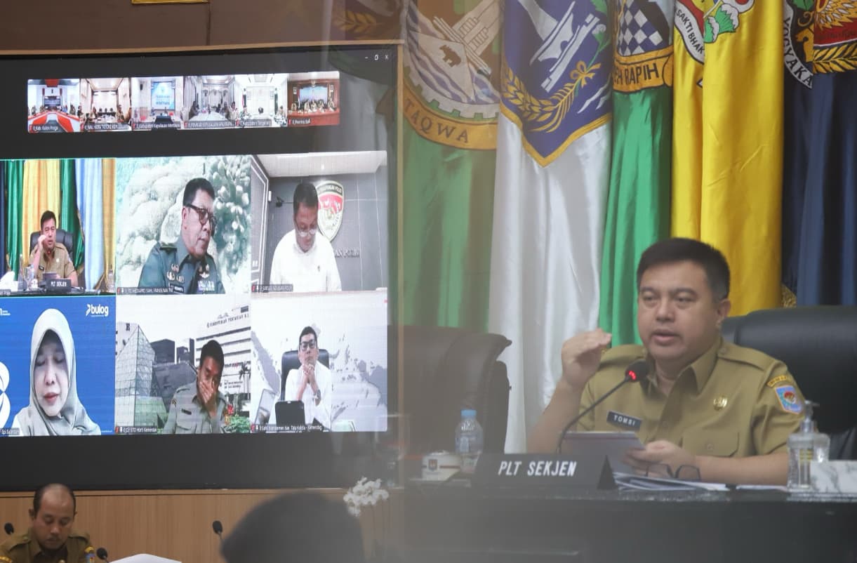 Kemendagri Minta Pemda Kendalikan Harga Bawang Merah dan Beras