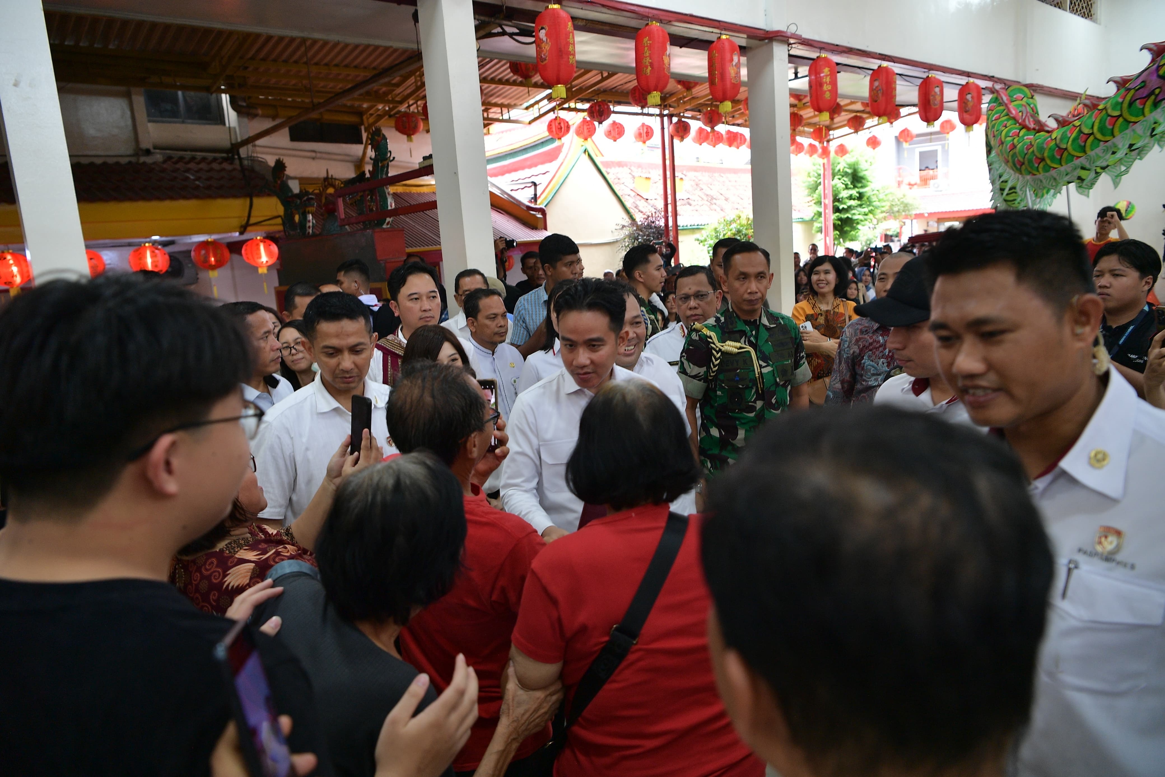 Gibran Ajak Masyarakat Perkuat Toleransi di Momen Imlek 2576