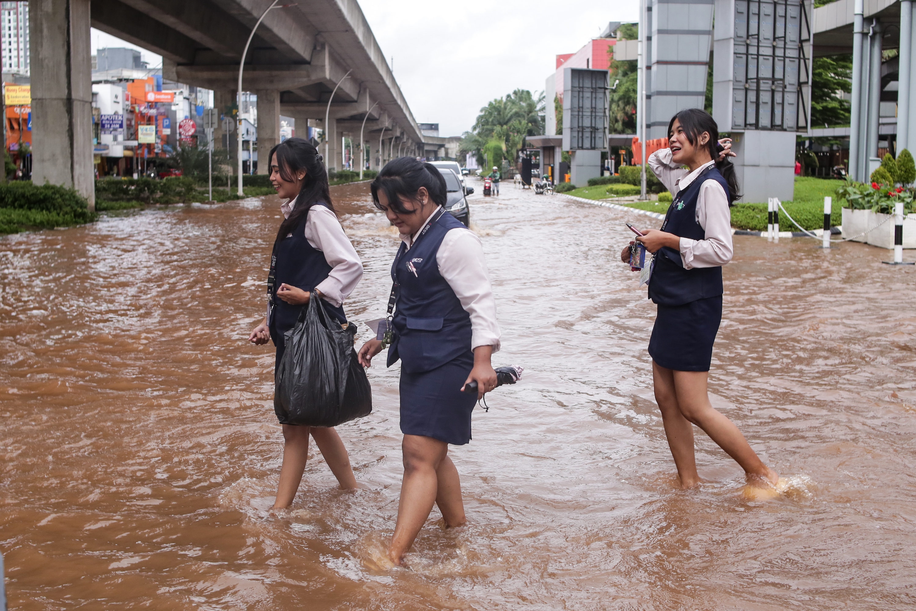 Jakarta Diprediksi Hujan Ringan Hari Ini, Daerah Lain Waspada Hujan Disertai Petir