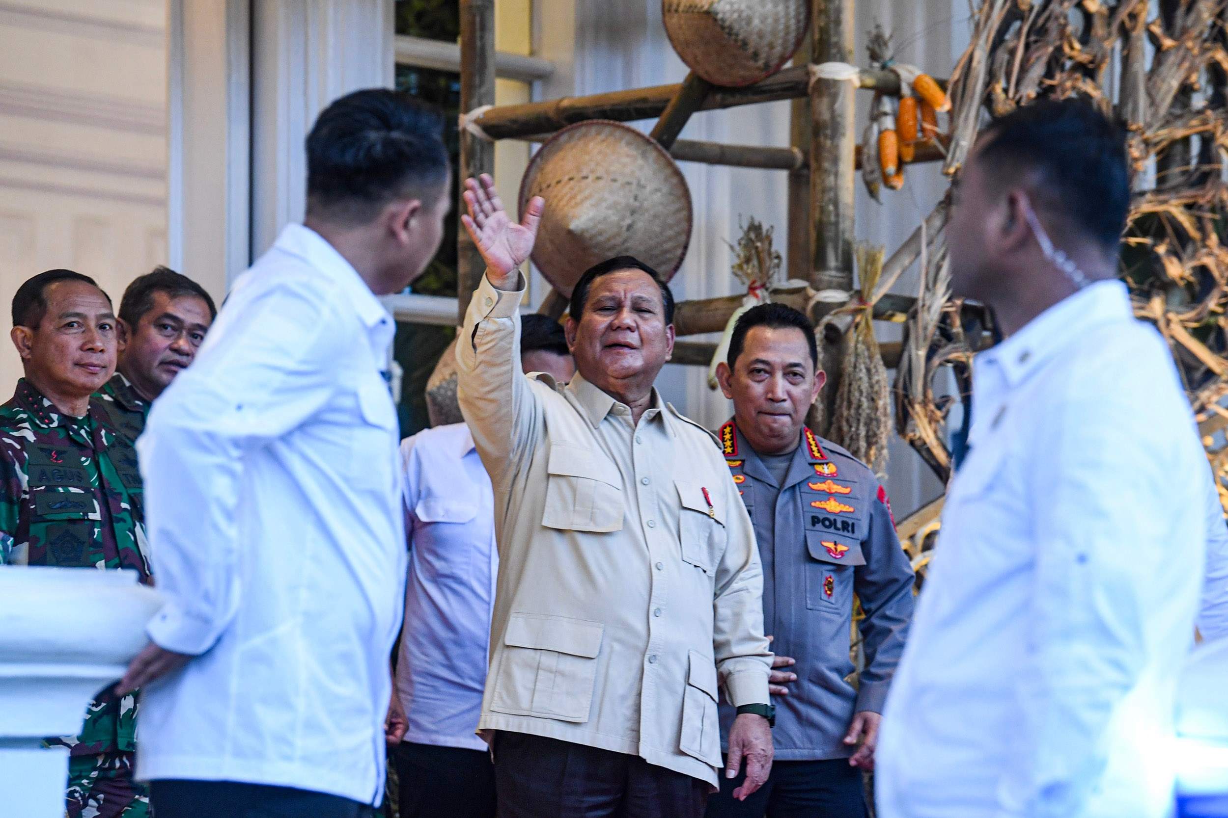 Instruksi Prabowo: Warga Tak Boleh Terlalu Jauh untuk Dapat LPG Subsidi
